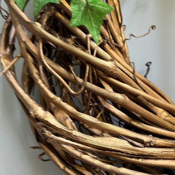 Festive Green and Red Holiday Wreath - Picture 3 of 10